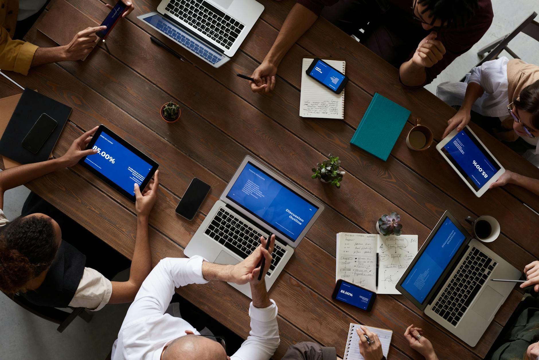 From industry models to measurable outcomes – implementation tailored for every sector’s reality.